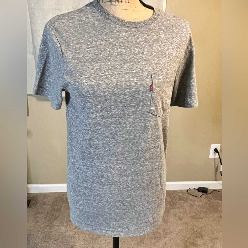 Men’s Levi Tshirt